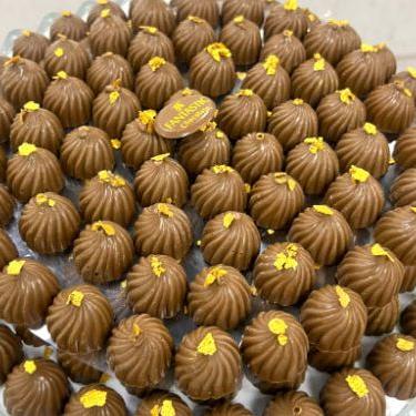 Gold Topping Decorated Chocolate - Crystal Tray - Fantastic Chocolate