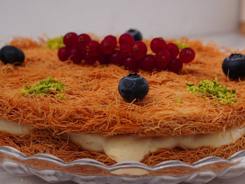 Round Kanafa with Cream Plate - Fantastic Chocolate