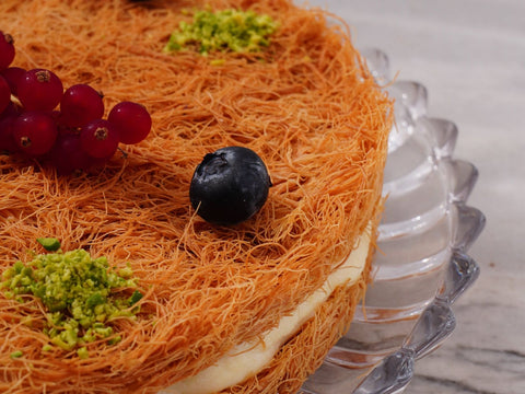 Round Kanafa with Cream Plate - Fantastic Chocolate