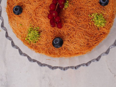 Round Kanafa with Cream Plate - Fantastic Chocolate