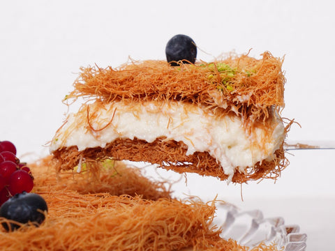 Round Kanafa with Cream Plate - Fantastic Chocolate