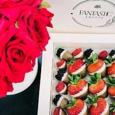 Strawberries & Berries Chocolate Box - Fantastic Chocolate