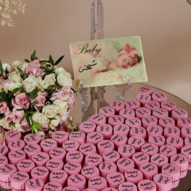 Round Mirror Tray of Name Printed Pink Chocolate 80 pieces - Fantastic Chocolate