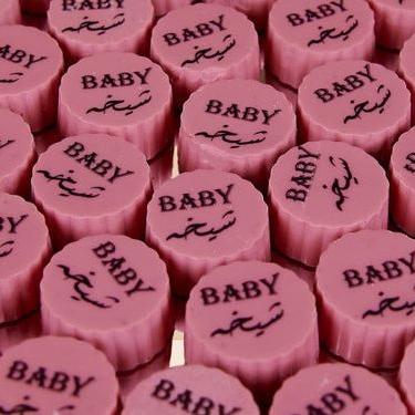Round Mirror Tray of Name Printed Pink Chocolate 80 pieces - Fantastic Chocolate